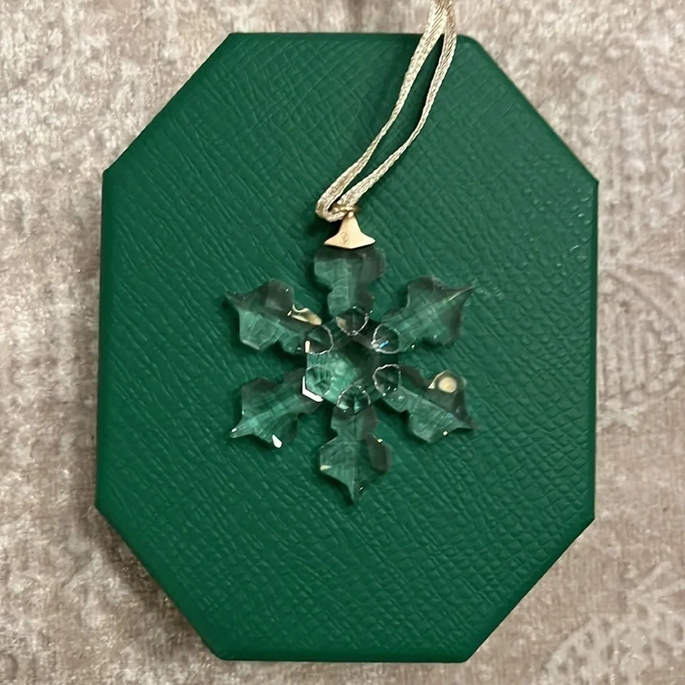 Brand New Swarovski White Crystal Little Snowflake Ornament Christmas Decoration